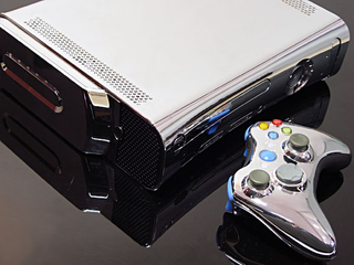 Illustration for article titled XCM Chrome Xbox 360, From Drab to Fab(ricated)